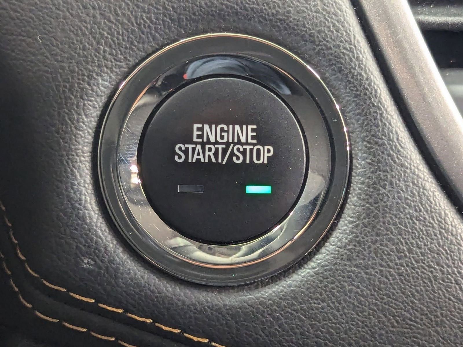 Used 2021 Chevrolet Trax LT w/ LT Convenience Package image 27