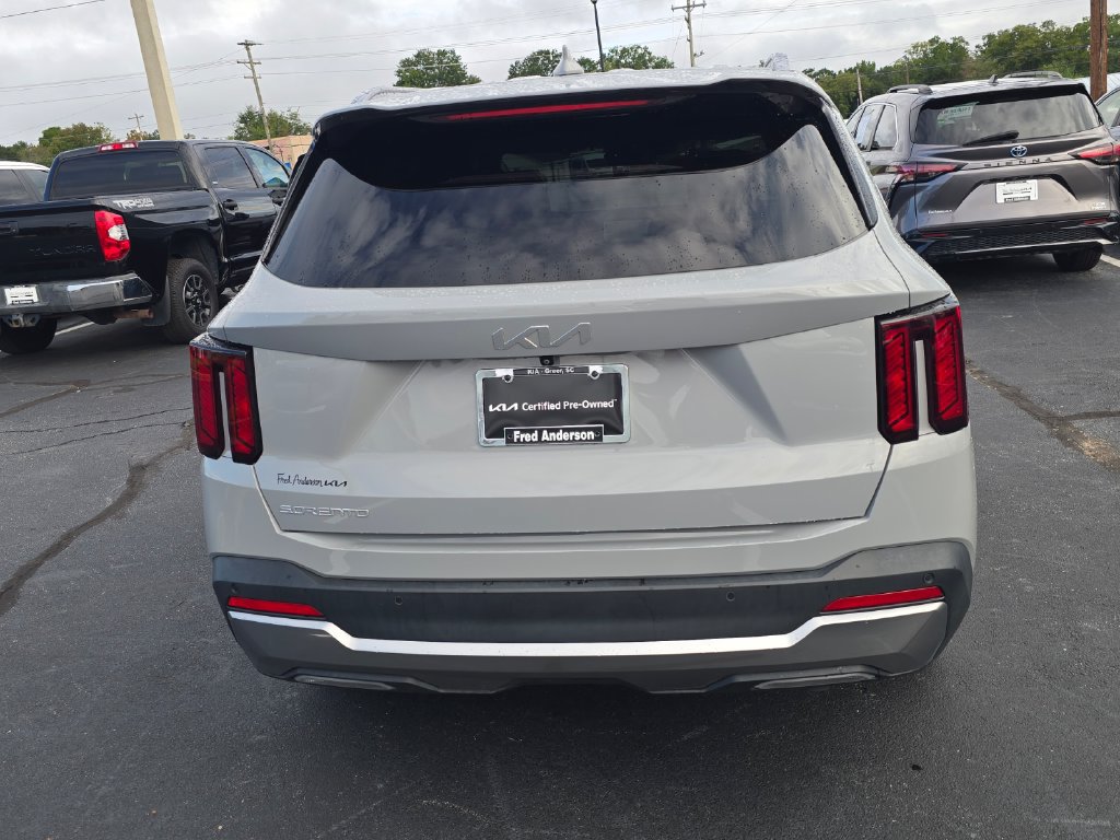 Certified 2025 Kia Sorento EX FWD image 4