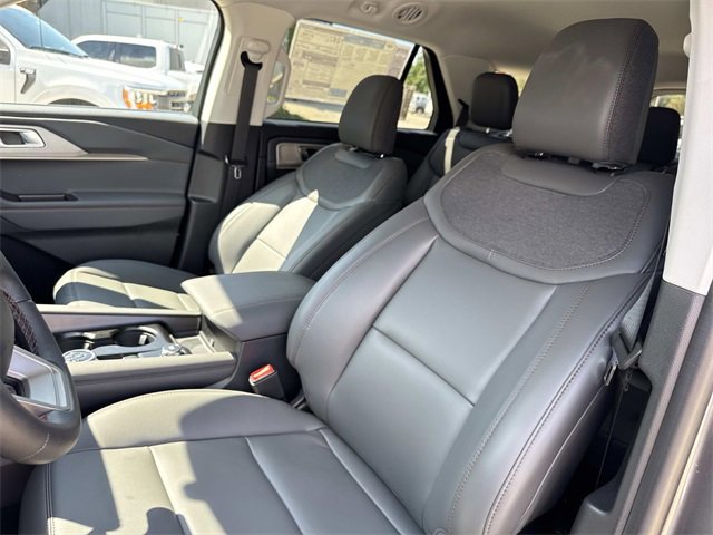 New 2025 Ford Explorer Active w/ Active Comfort Package image 7
