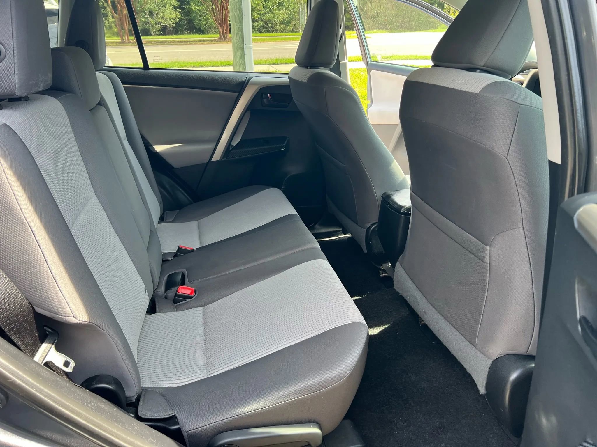 Used 2014 Toyota RAV4 LE image 21