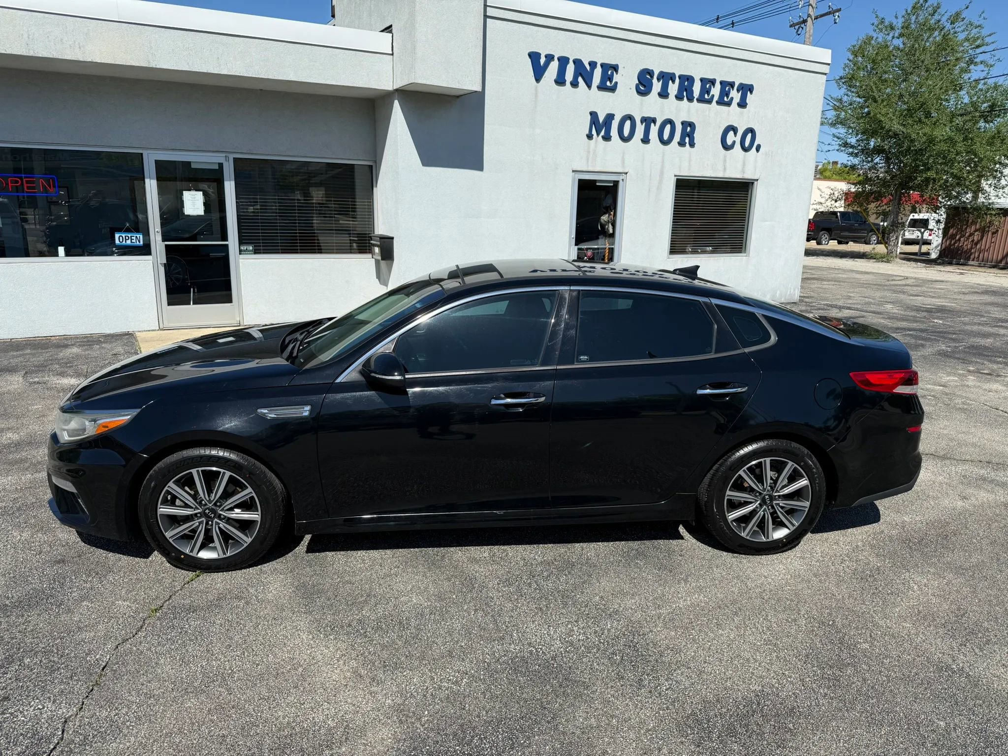 Used 2019 Kia Optima LX w/ LX Premium Package FWD image 4