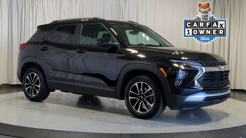 Used 2025 Chevrolet TrailBlazer LT FWD image 2