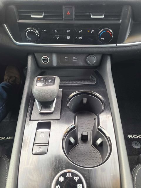 Used 2023 Nissan Rogue S image 27