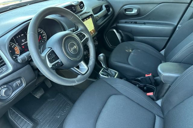 Used 2023 Jeep Renegade Latitude AWD/4WD image 10