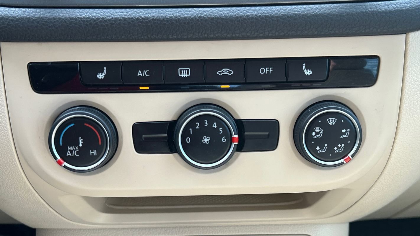 Used 2017 Volkswagen Tiguan S image 27