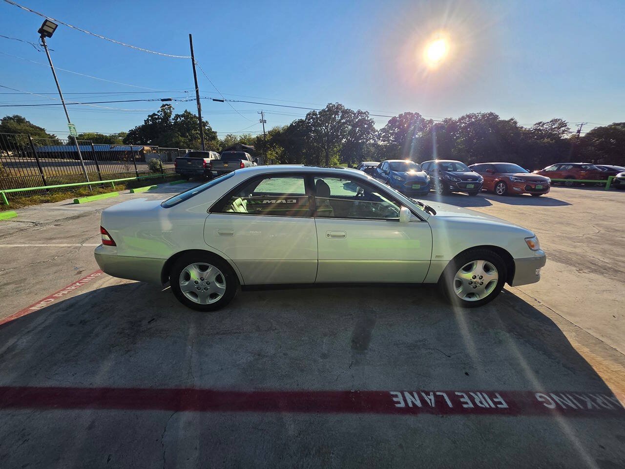 Used 2000 Lexus ES 330 FWD image 16