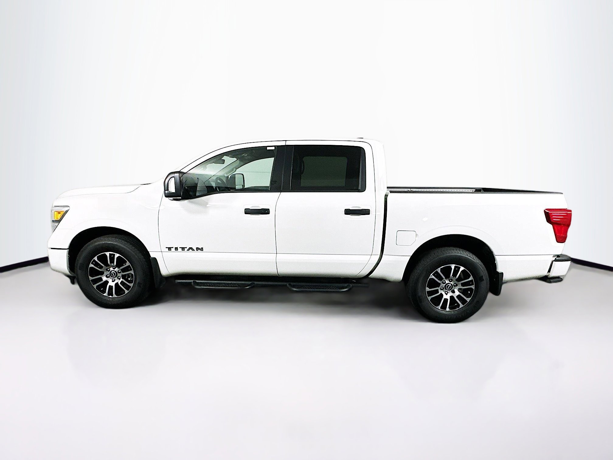 Used 2024 Nissan Titan SV w/ SV Convenience Package image 4