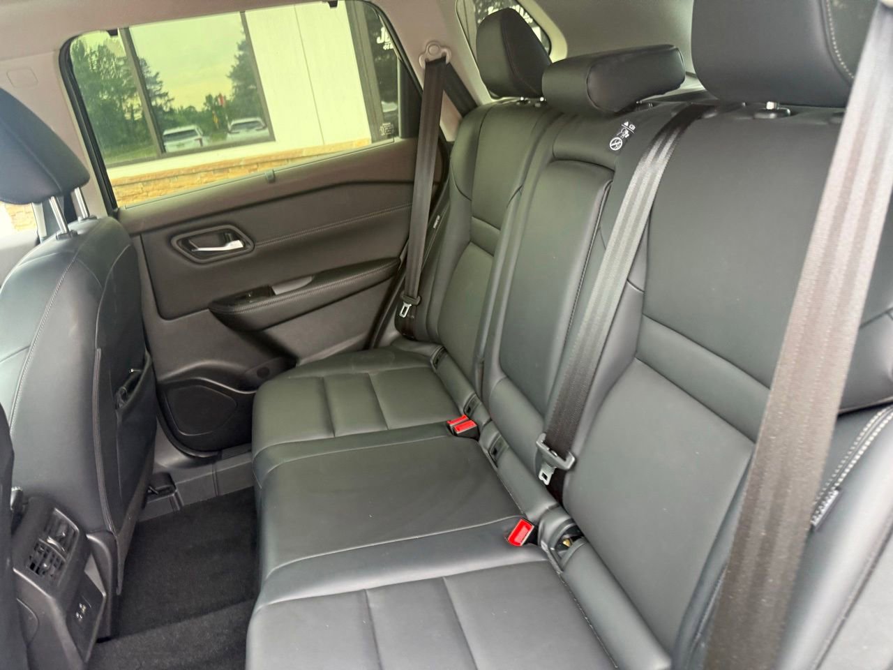Used 2023 Nissan Rogue SV w/ SV Premium B Package AWD/4WD image 4