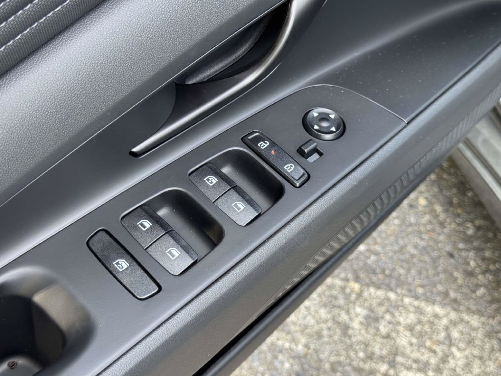 New 2026 Hyundai Elantra SEL Sport FWD image 23