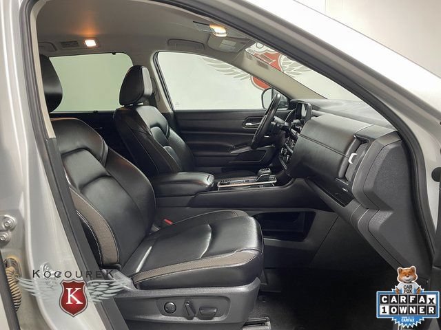 Used 2024 Nissan Pathfinder SL w/ Black Appearance Package AWD/4WD image 23