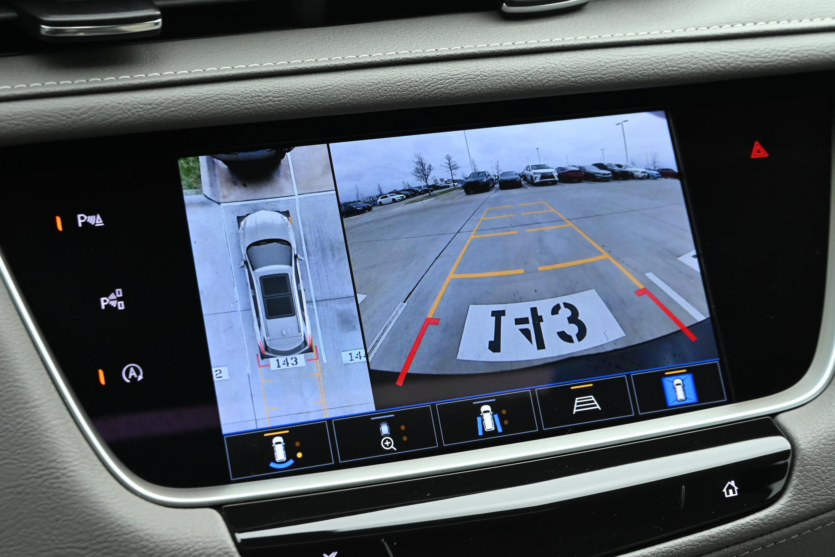 Used 2022 Cadillac XT5 Premium Luxury w/ Technology Package FWD image 16