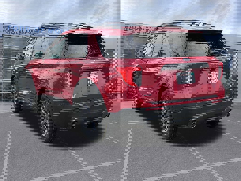 Used 2022 Ford Explorer XLT w/ Equipment Group 202A image 7