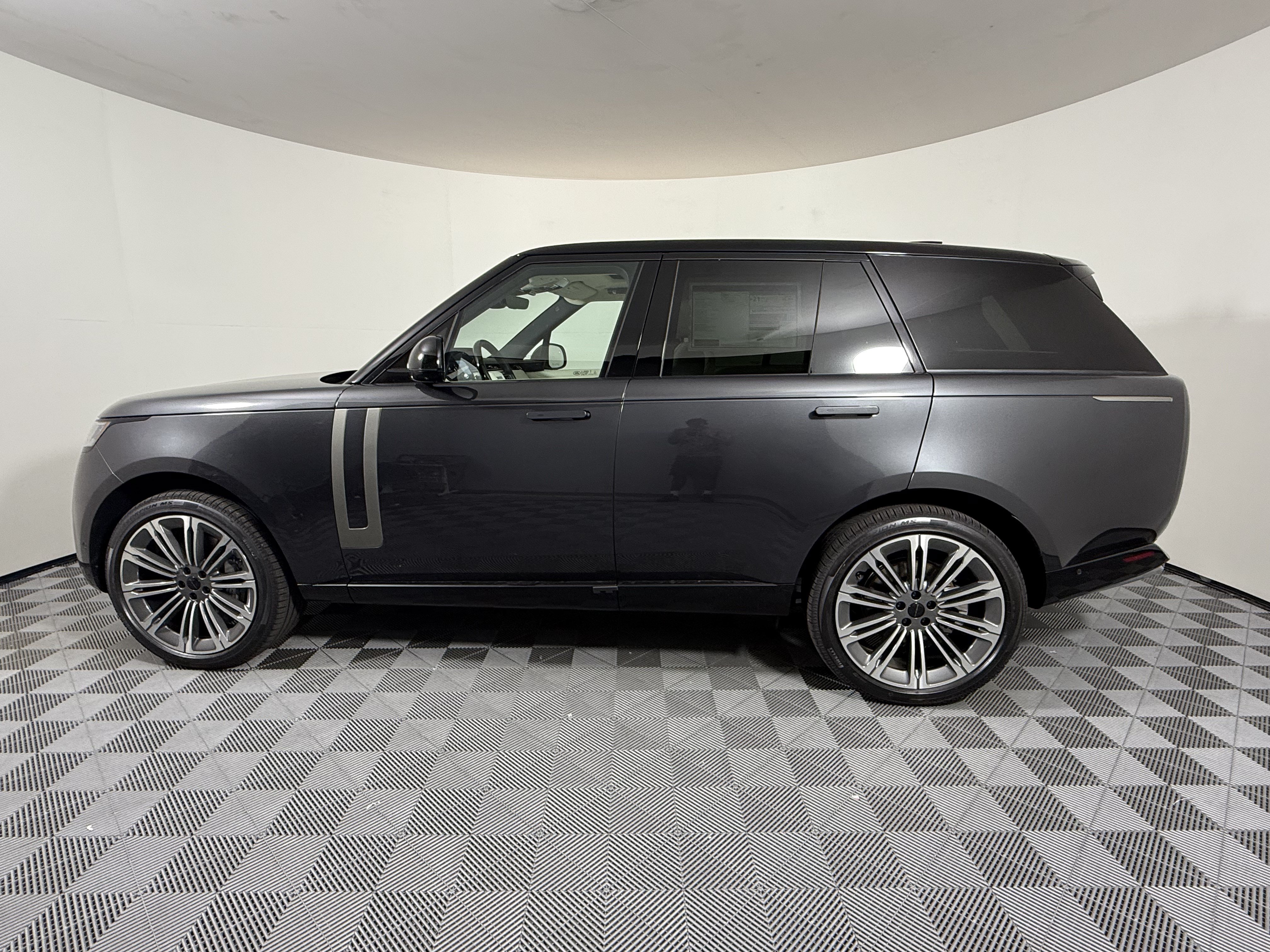 New 2026 Land Rover Range Rover SE AWD/4WD image 2