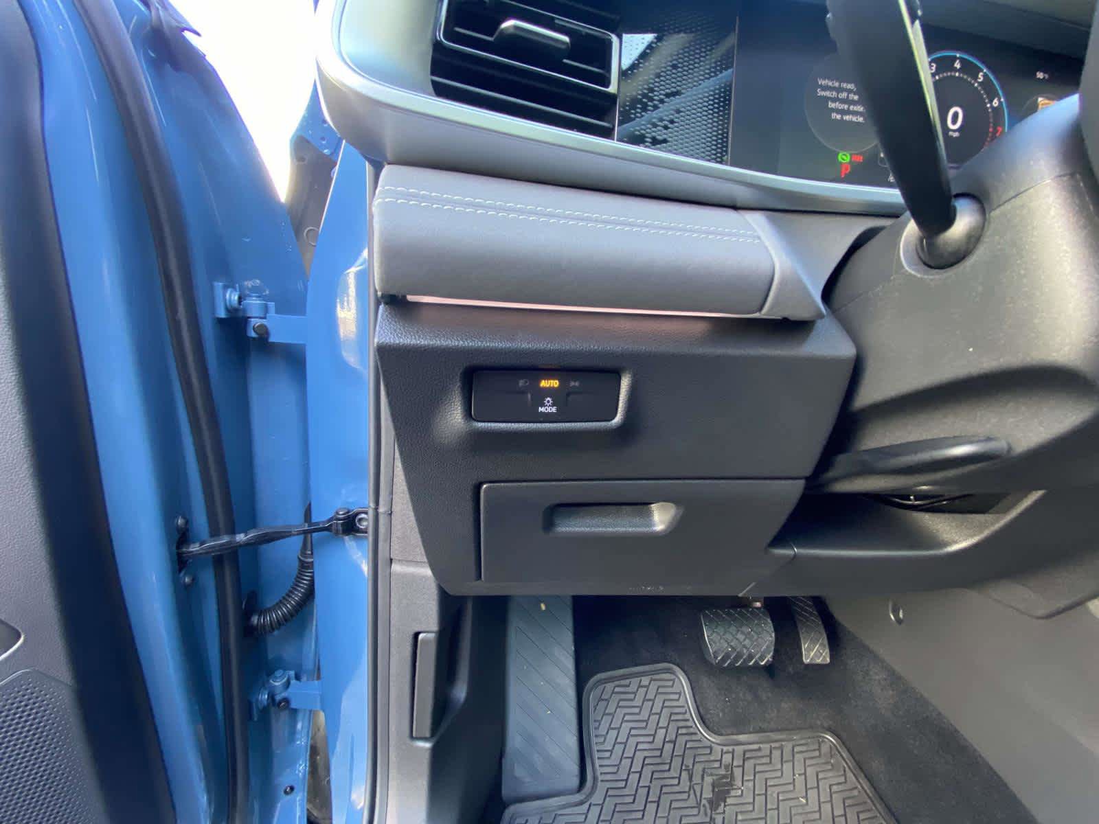 Certified 2026 Volkswagen Tiguan SE w/ Panoramic Sunroof Package AWD/4WD image 11