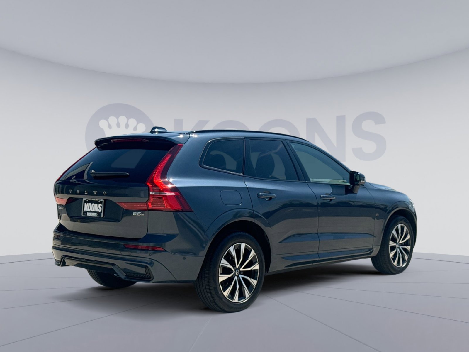 Used 2023 Volvo XC60 B5 Plus AWD/4WD image 7