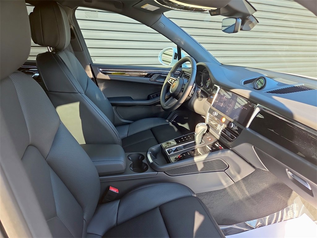 New 2026 Porsche Macan image 18