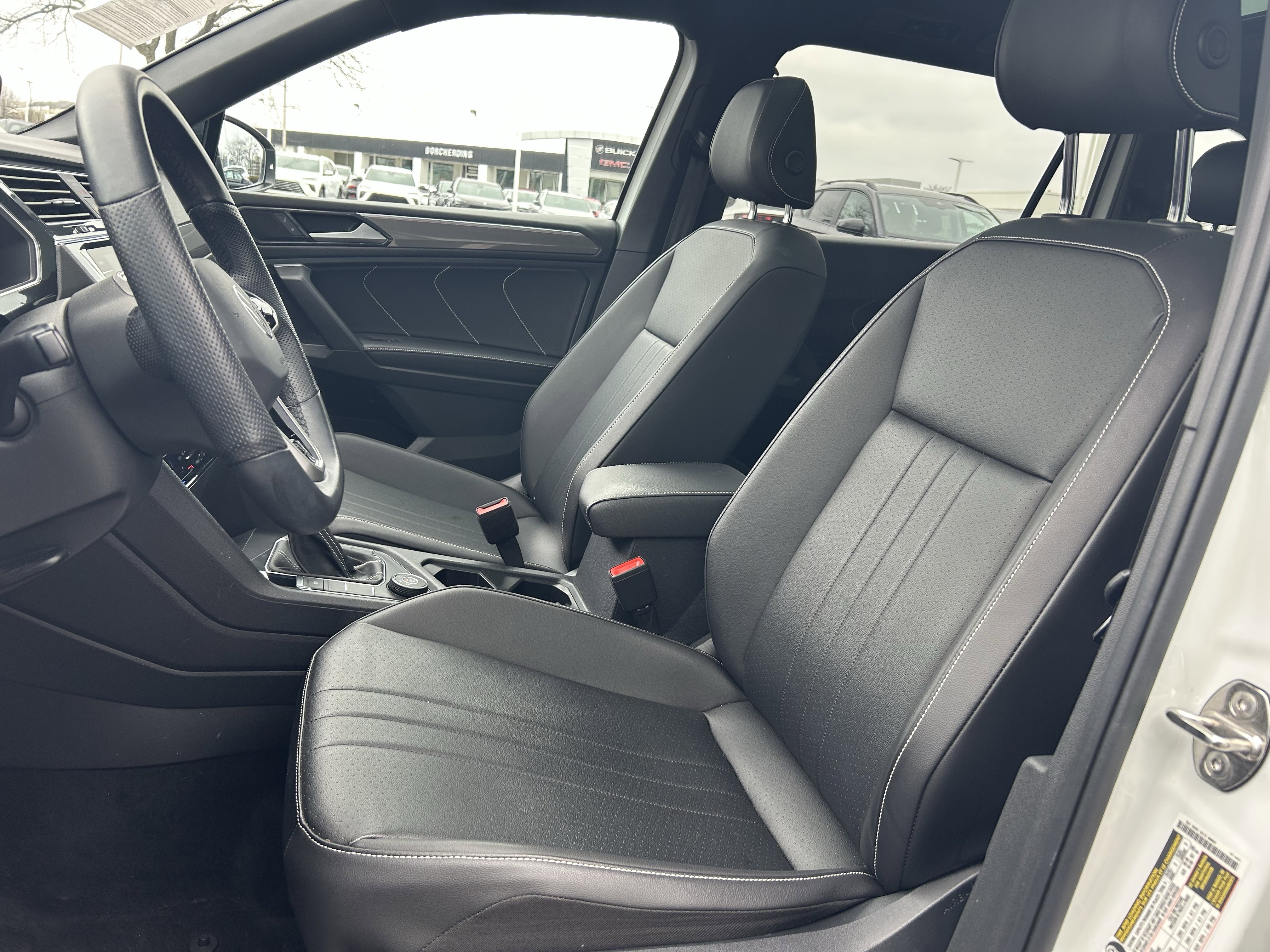 Certified 2022 Volkswagen Tiguan SE R-Line image 22