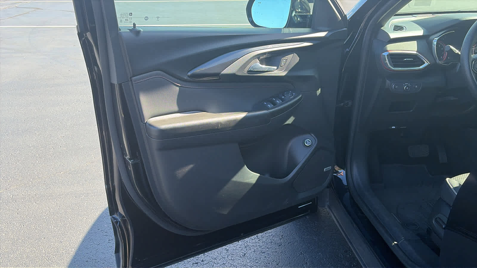Certified 2023 Chevrolet TrailBlazer RS w/ Sun and Liftgate Package image 5