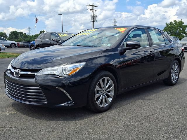 Used 2016 Toyota Camry XLE w/ Moonroof Package FWD image 3