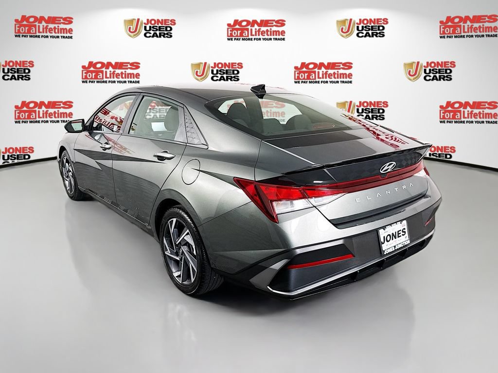 Used 2025 Hyundai Elantra Sport FWD image 2