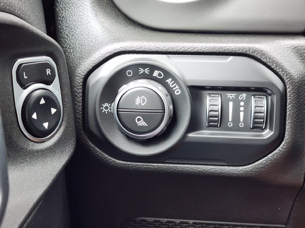 Used 2021 Jeep Gladiator Sport AWD/4WD image 28