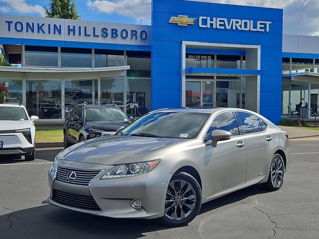Used 2015 Lexus ES 300h w/ Navigation System Package FWD image 2
