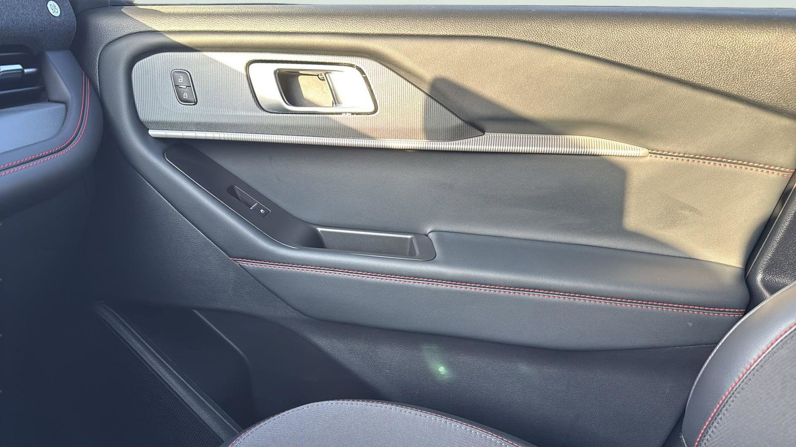 Certified 2025 Ford Explorer ST-Line w/ Premium Package image 24