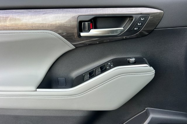 New 2026 Toyota Highlander Limited AWD/4WD image 11