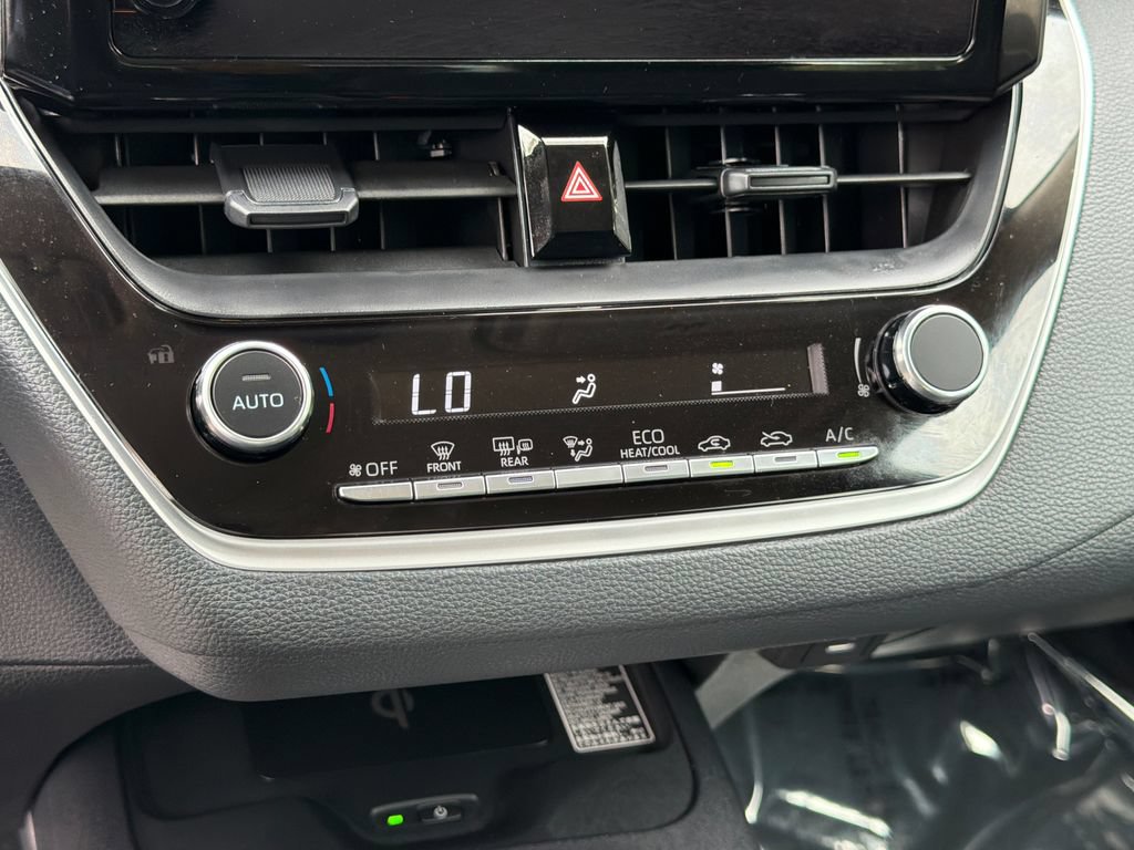 Used 2025 Toyota Corolla LE w/ LE Premium Package FWD image 28