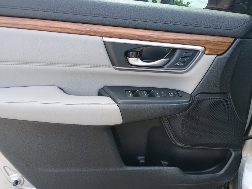 Used 2020 Honda CR-V Touring image 11