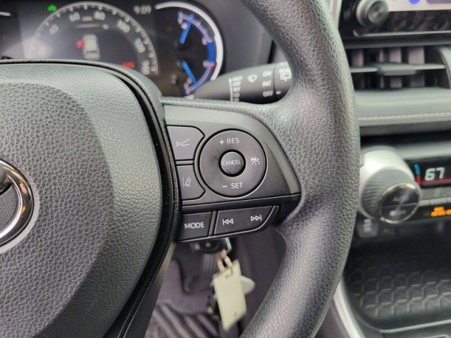 Used 2025 Toyota RAV4 LE image 17