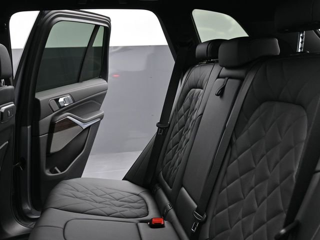 New 2026 BMW X5 xDrive50e w/ Climate Comfort Package image 17