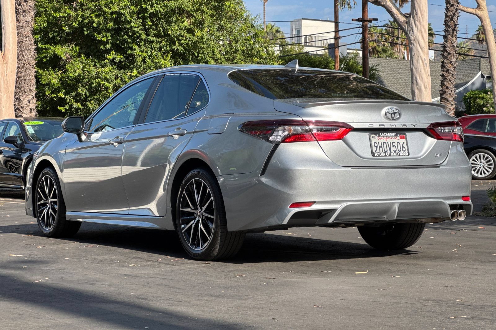Used 2023 Toyota Camry SE FWD image 6