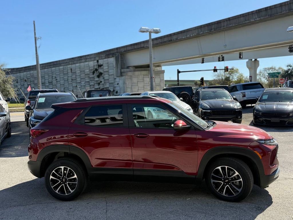 Used 2025 Chevrolet TrailBlazer LT image 9