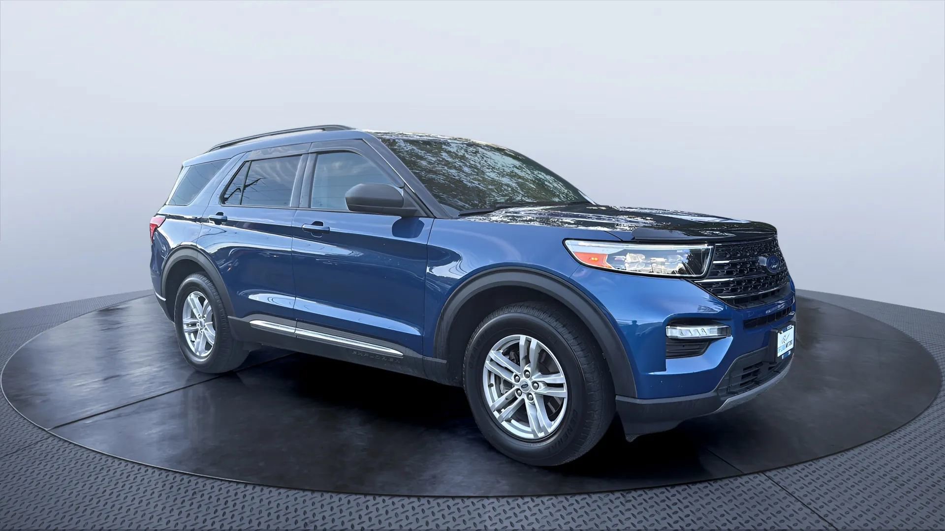 Used 2021 Ford Explorer XLT w/ Equipment Group 202A image 7