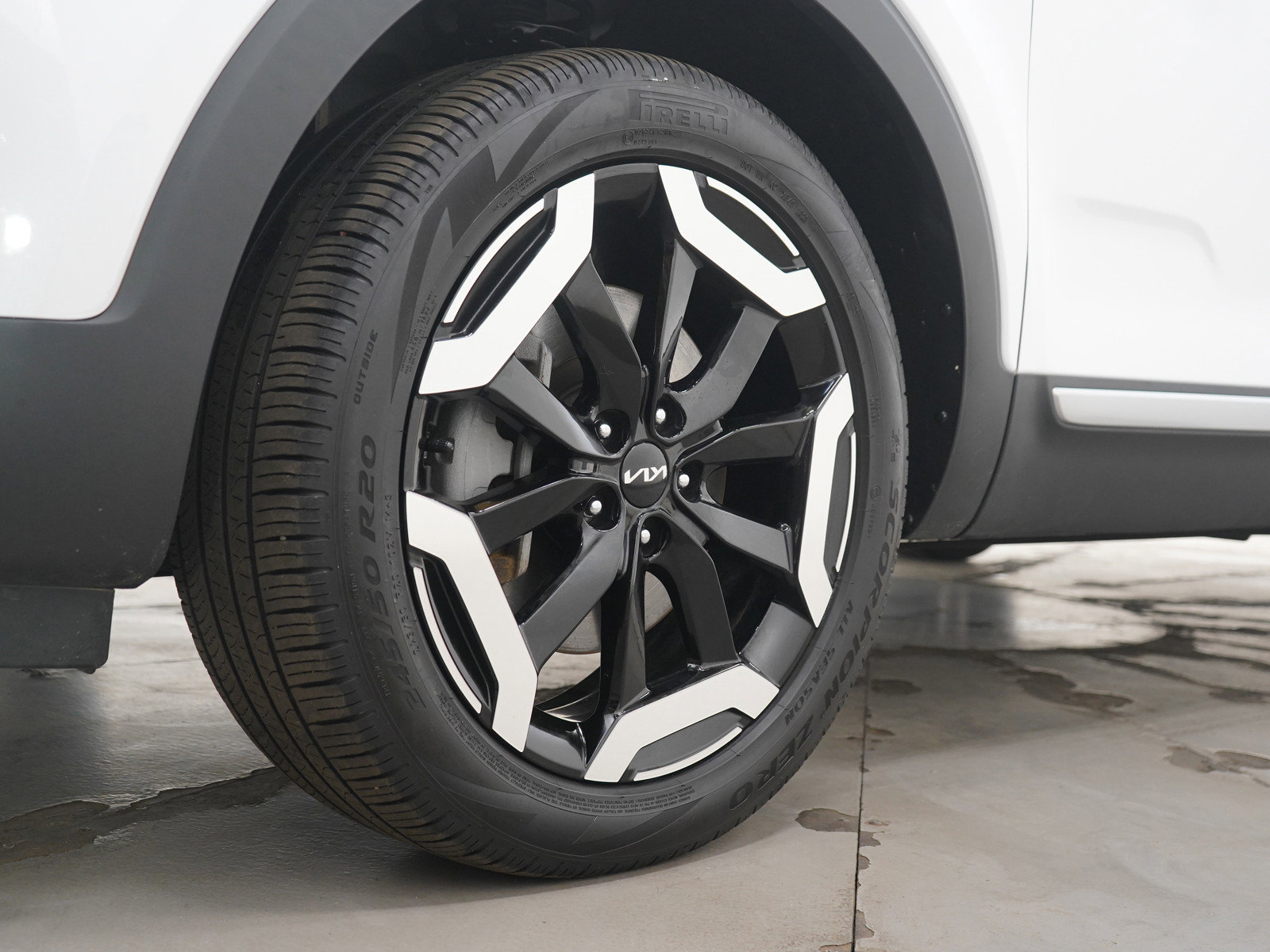 Used 2024 Kia Telluride EX w/ EX Captain's Chair Package image 32