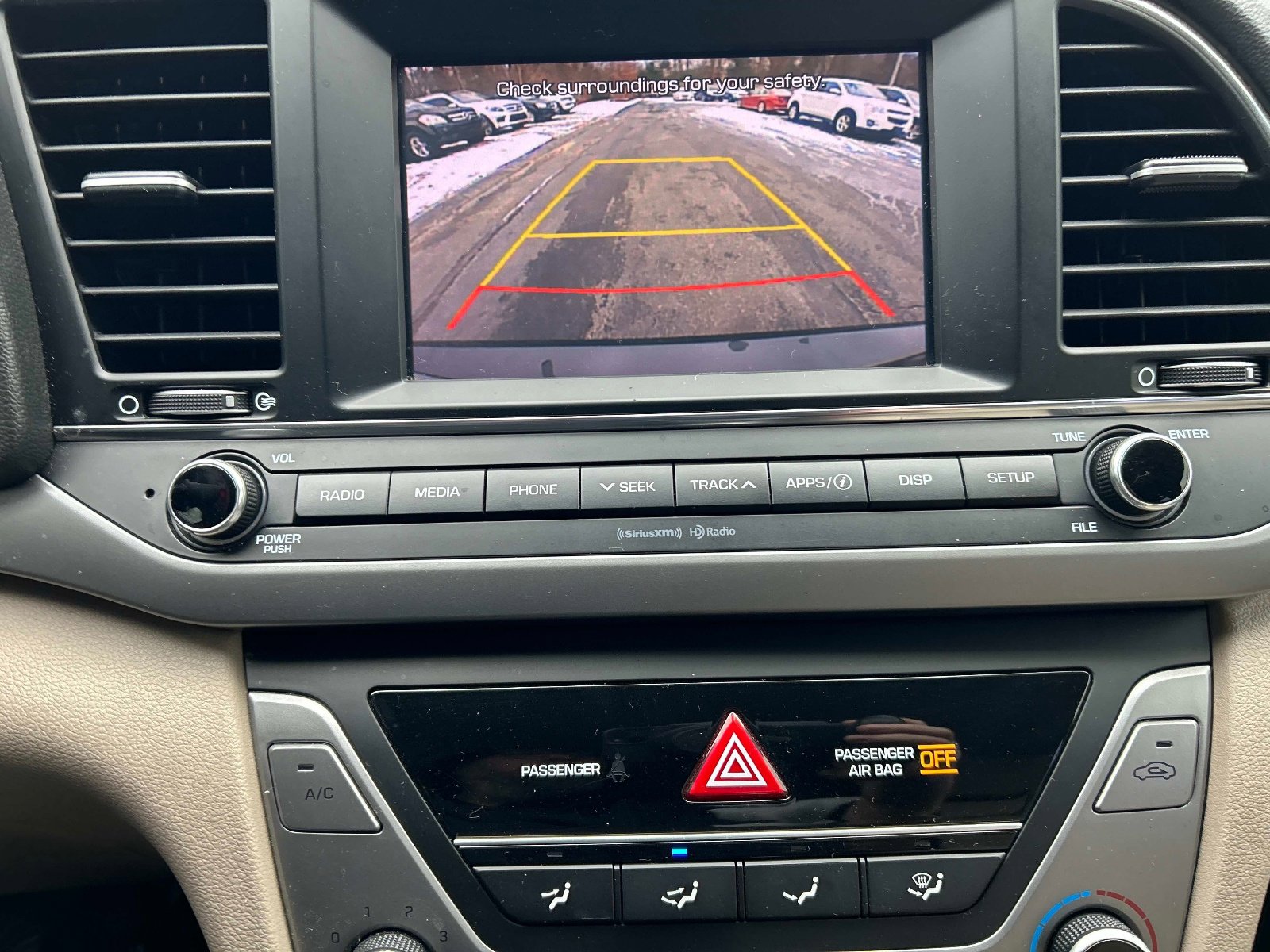 Used 2017 Hyundai Elantra SE image 28