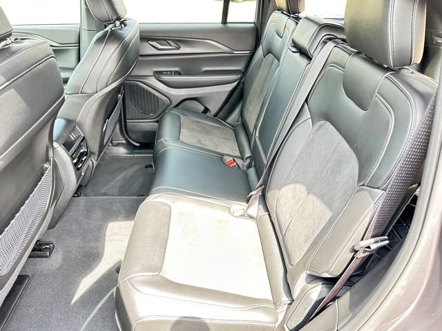 Used 2024 Jeep Grand Cherokee Altitude AWD/4WD image 8