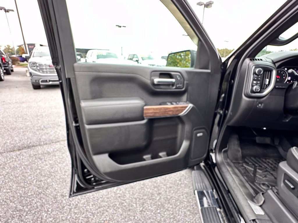 Used 2019 Chevrolet Silverado 1500 High Country w/ Technology Package AWD/4WD image 23