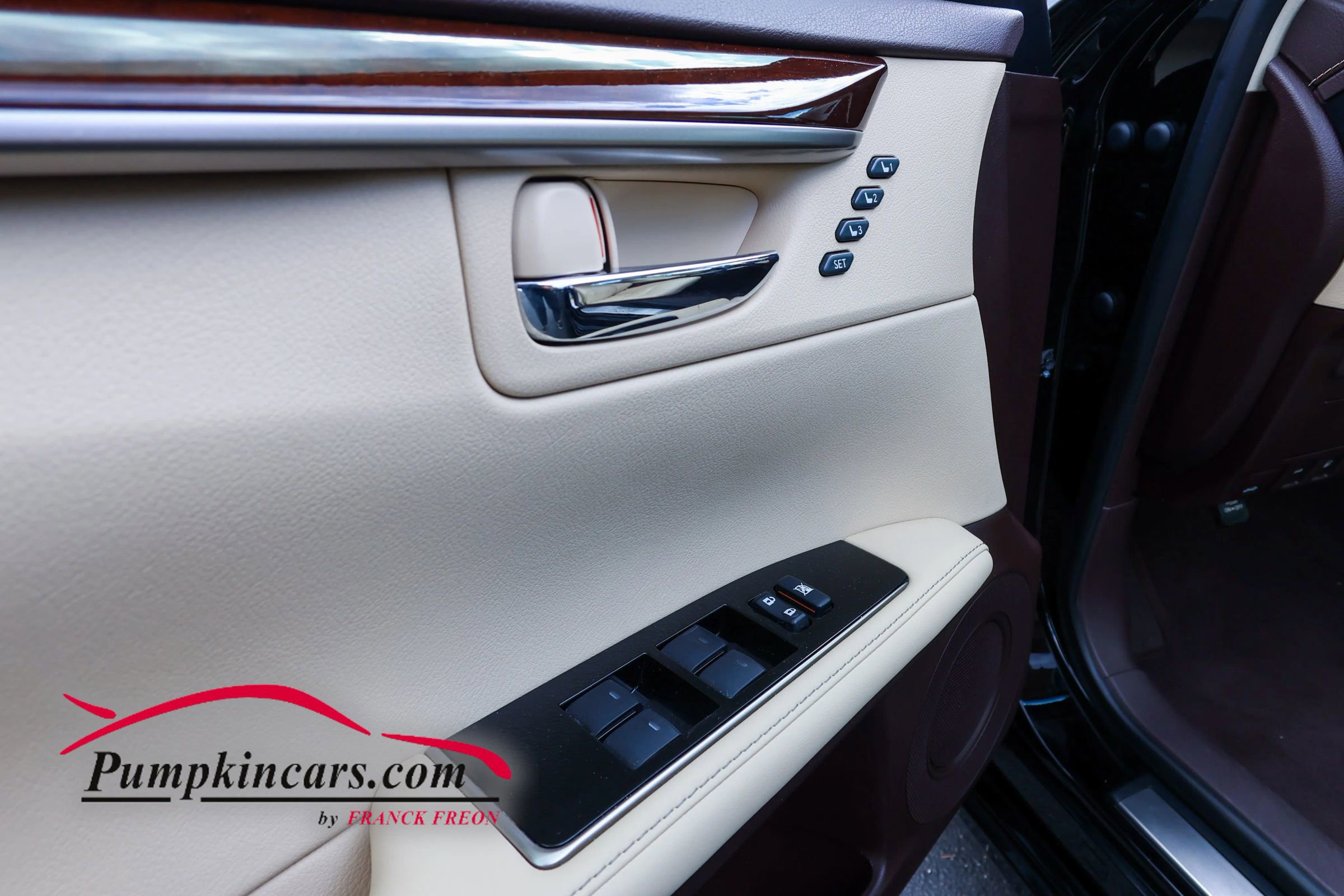 Used 2016 Lexus ES 350 w/ Luxury Package w/Wood Trim FWD image 15