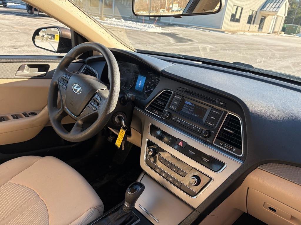 Used 2015 Hyundai Sonata SE FWD image 11