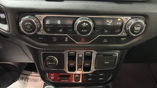 Used 2025 Jeep Wrangler Unlimited Sport AWD/4WD image 31