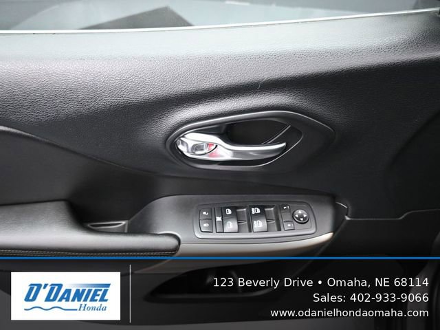 Used 2018 Jeep Cherokee Limited image 24