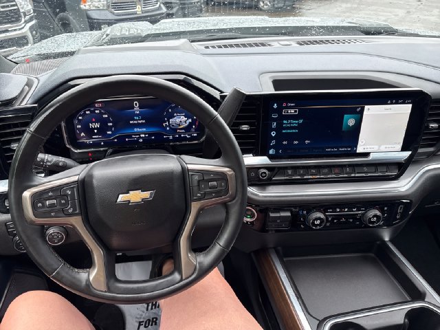 Used 2024 Chevrolet Silverado 2500 High Country w/ Technology Package AWD/4WD image 10
