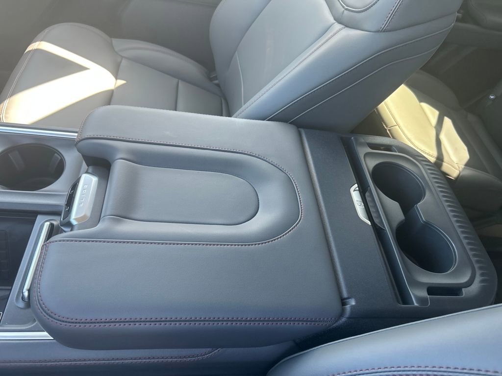 New 2025 Ford Expedition Active image 17