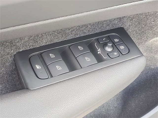 New 2026 Volvo XC40 B5 Core w/ Protection Package Premier image 12