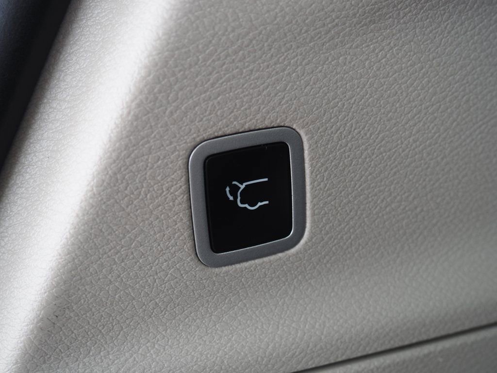 Used 2024 Chrysler Pacifica Touring-L image 40