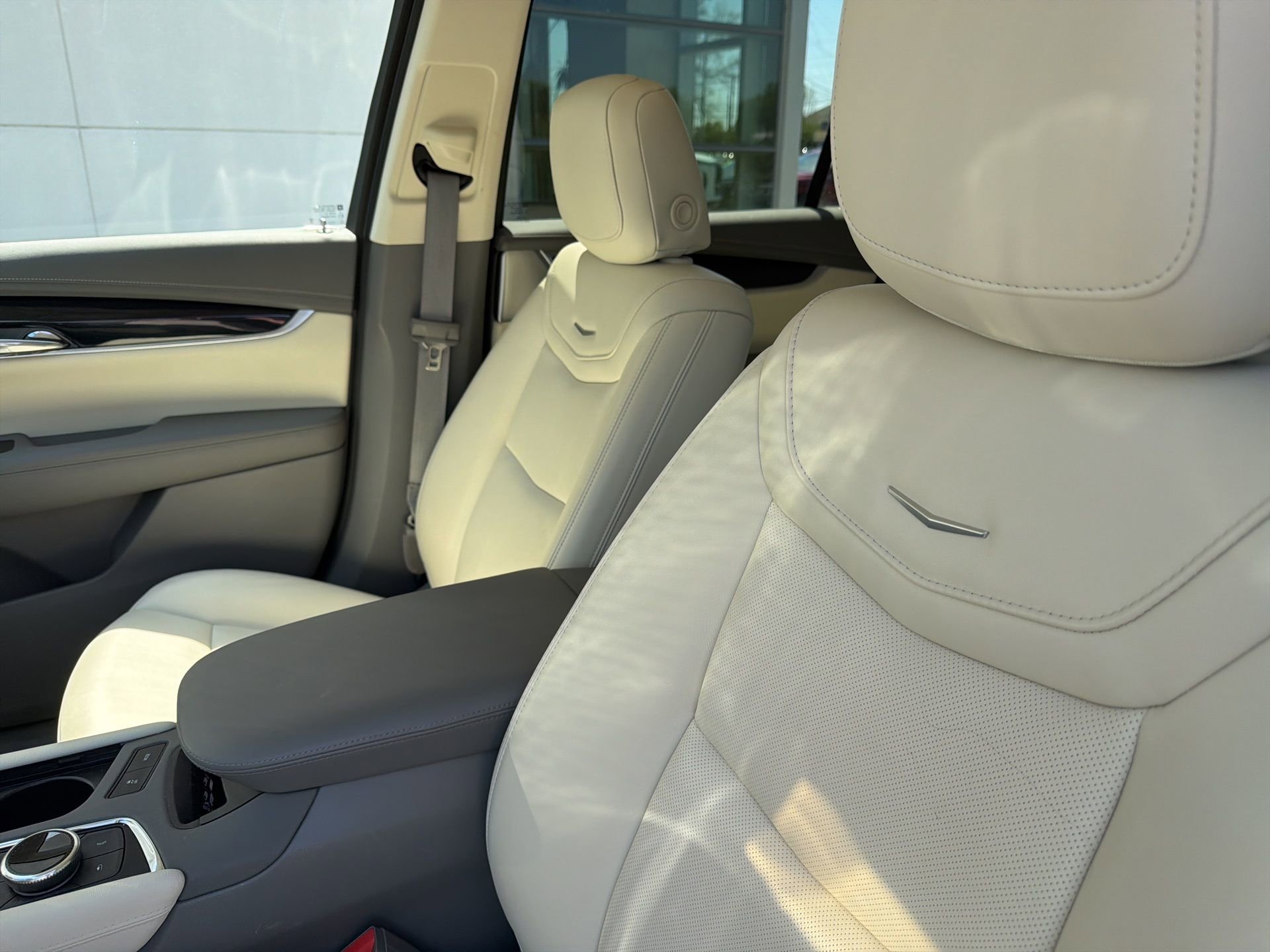 Used 2024 Cadillac XT6 Premium Luxury w/ Technology Package image 12