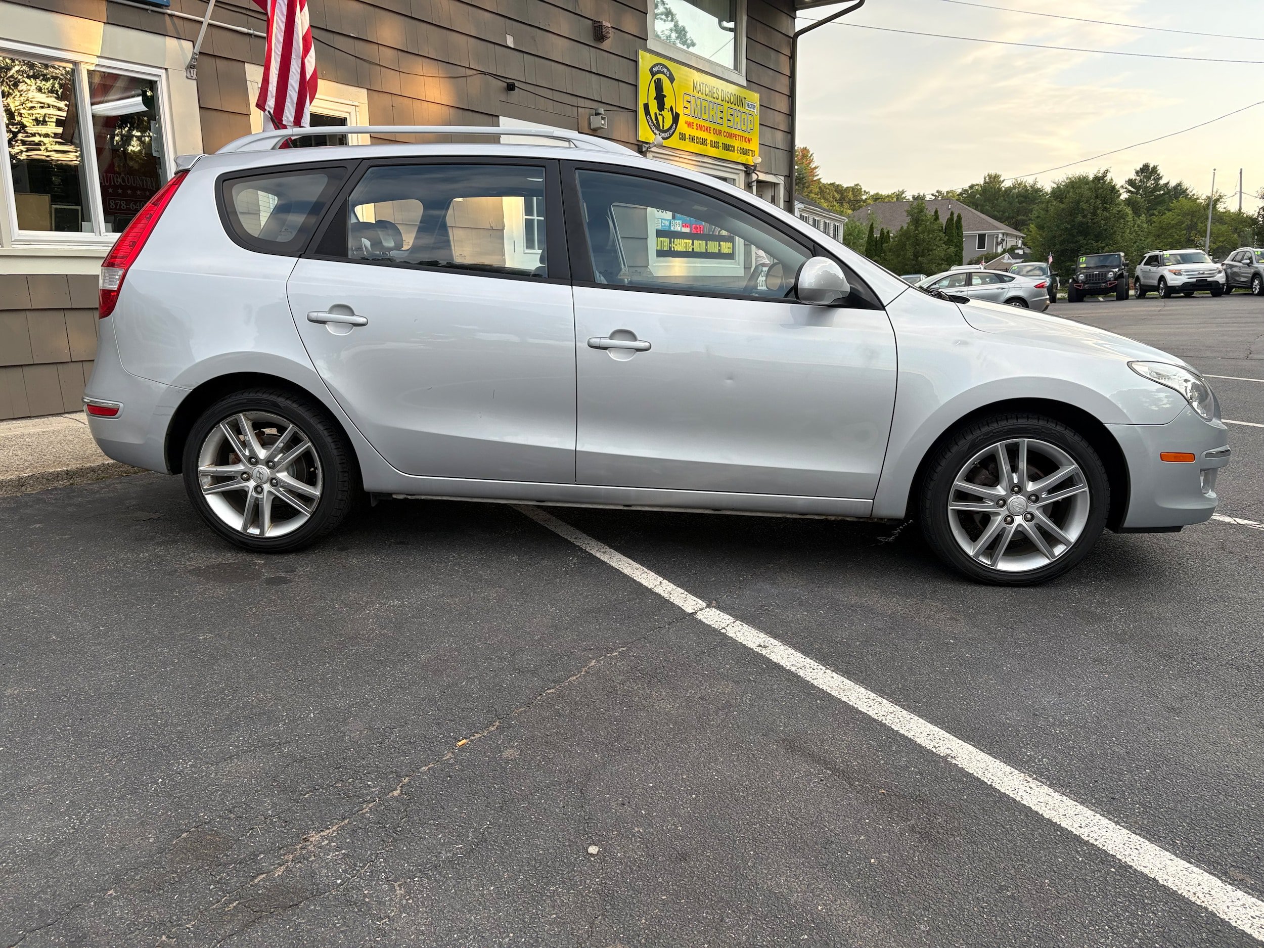 Used 2012 Hyundai Elantra FWD image 4