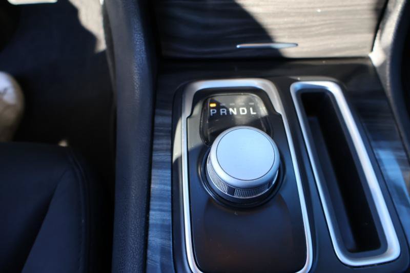 Used 2022 Chrysler 300 Touring w/ Sport Appearance Package RWD image 18